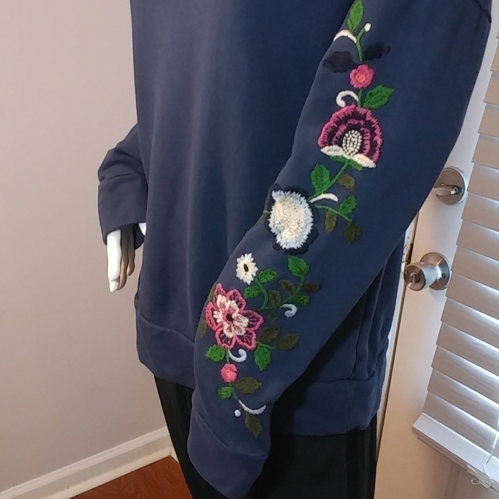 Caslon Navy Blue Pullover Sweatshirt Long Floral Embroidered Sleeves Size S NWOT - Picture 5 of 12